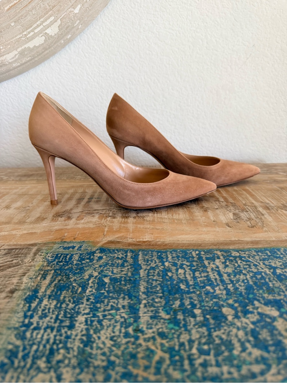 Gianvito Rossi Pointed Toe Pump Suede